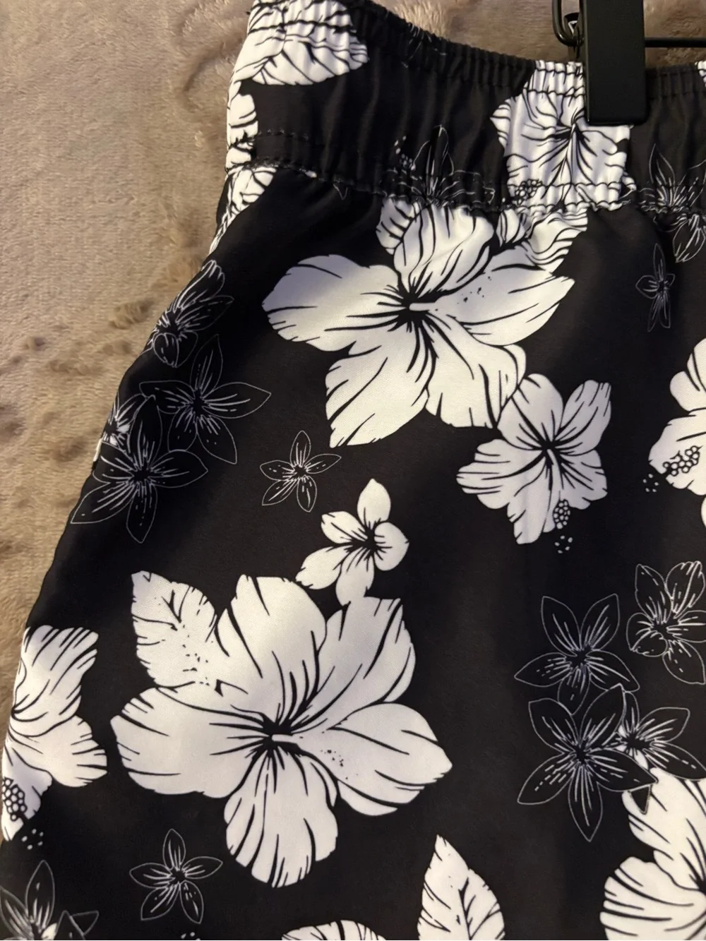 Amazon Essentials Swim Board Shorts  Men’s Size XL Black & White Floral Print